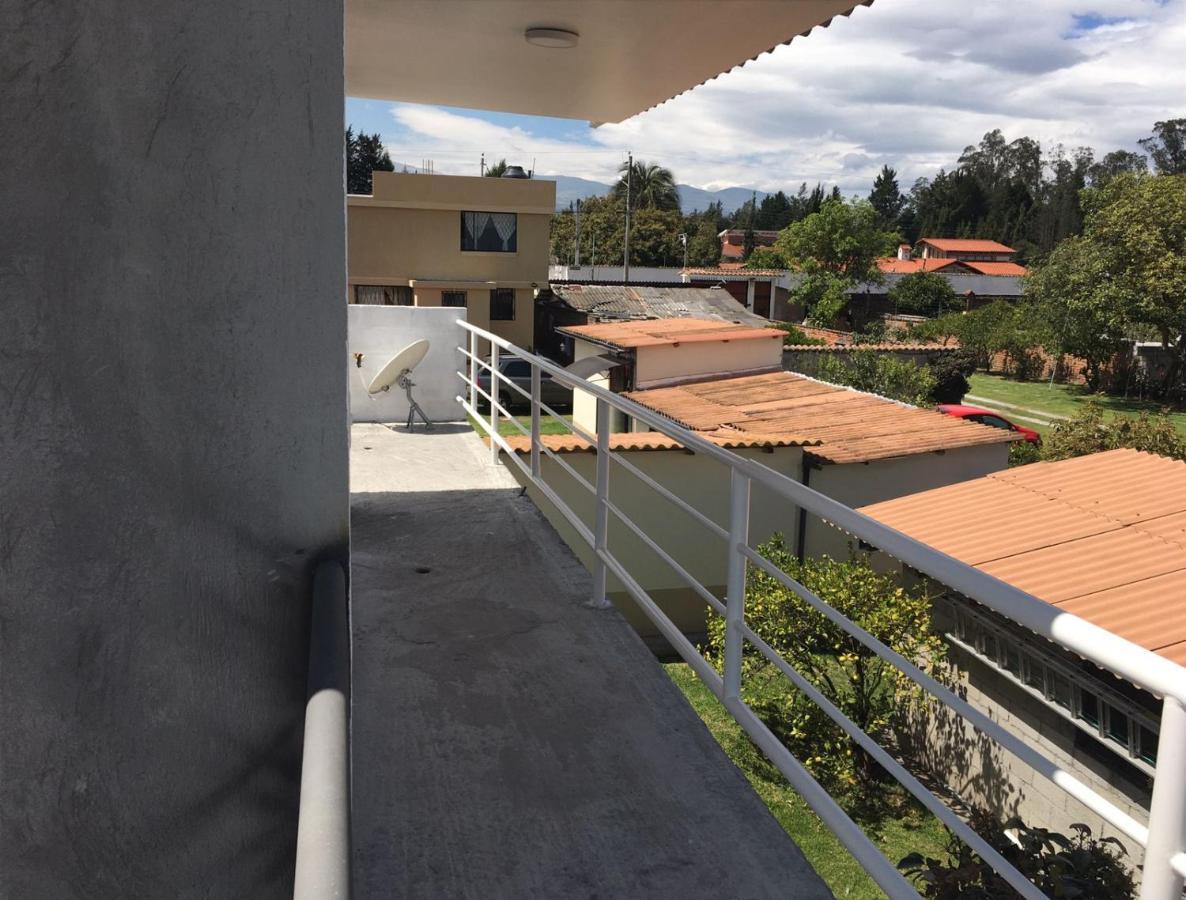 Tababela Airport B&B Bagian luar foto