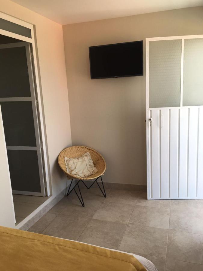Tababela Airport B&B Bagian luar foto