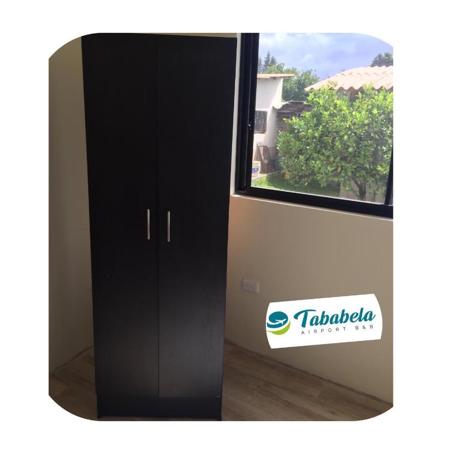 Tababela Airport B&B Bagian luar foto